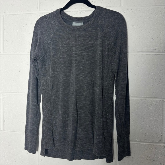Athleta Gray Long Sleeve Top Thumb Holes Relaxed Fit Athletic Womens - Picture 1 of 5